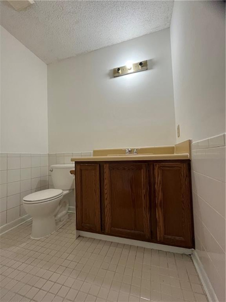 Photo 13 of 23 - 4491 Cedar Park Dr, Stone Mountain, GA 30083