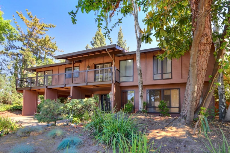 Photo 2 of 70 - 4040 Crondall Dr, Sacramento, CA 95864