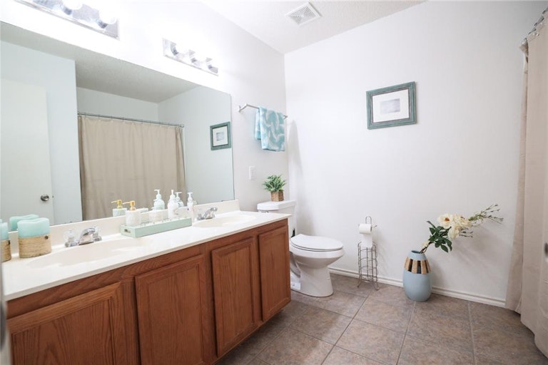 Photo 29 of 34 - 654 Pondview Dr, Cedar Hill, TX 75104