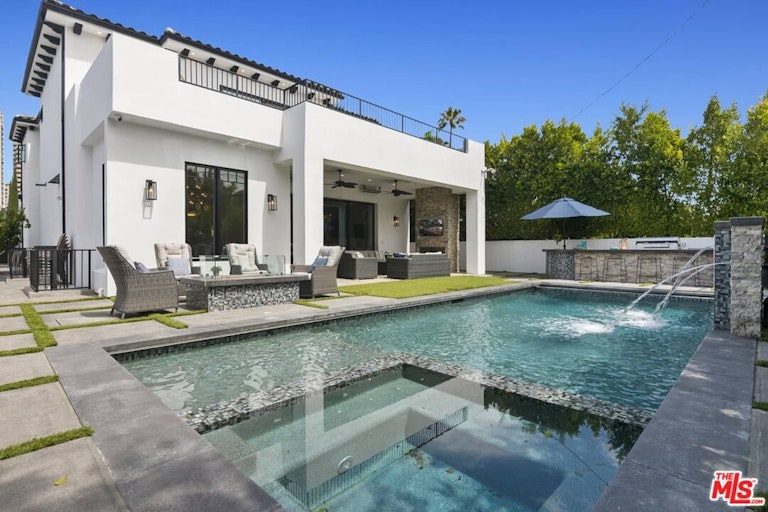 Photo 13 of 53 - 10526 Ohio Ave, Los Angeles, CA 90024