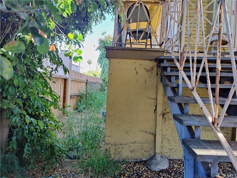 Photo 4 of 16 - 2384 Norwalk Ave, Los Angeles, CA 90041