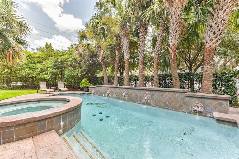 Photo 27 of 44 - 2700 Albany St #3B, Houston, TX 77006