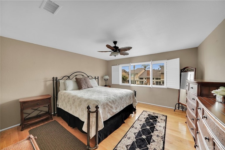 Photo 18 of 38 - 7876 Moonmist Cir, Huntington Beach, CA 92648