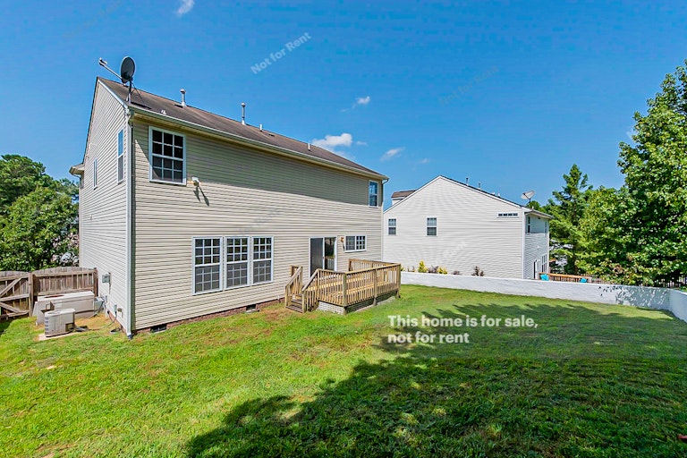 Photo 16 of 22 - 8824 Kaplan Woods Way, Wake Forest, NC 27587