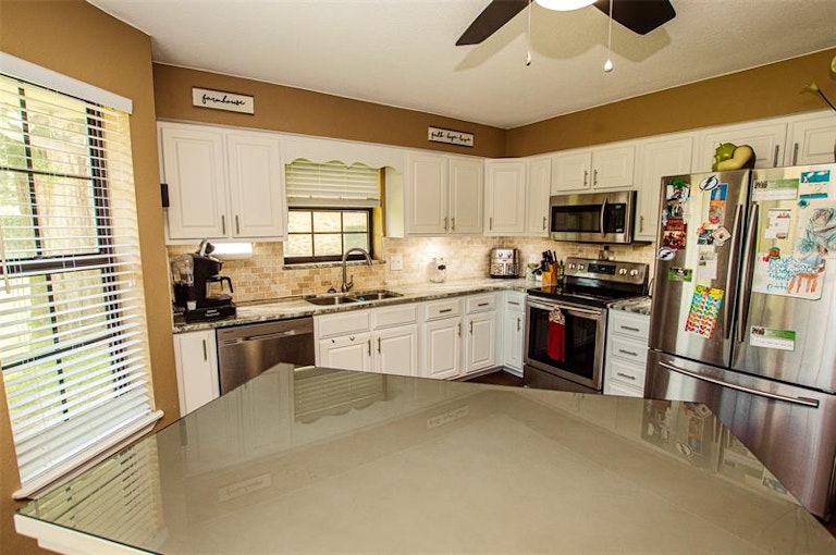 Photo 10 of 56 - 37120 Foxrun Pl, Zephyrhills, FL 33542
