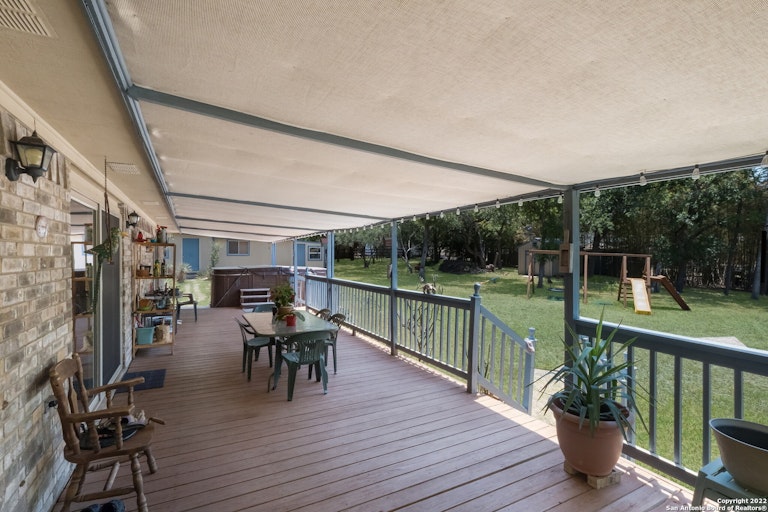 Photo 3 of 28 - 6634 Country View Ln, San Antonio, TX 78240