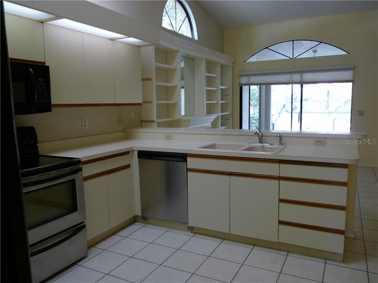Photo 6 of 12 - 6129 Nicole Dr, Sarasota, FL 34243
