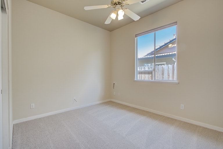Photo 26 of 41 - 1400 Musgrave Dr, Roseville, CA 95747
