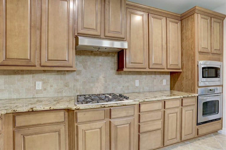 Photo 9 of 32 - 3910 Randle Ridge Ct, Fulshear, TX 77441