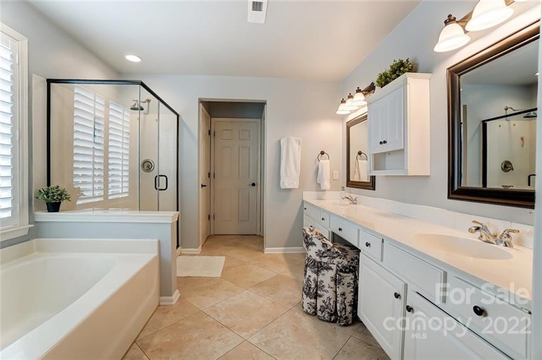 Photo 38 of 48 - 3126 Arborhill Rd, Charlotte, NC 28270