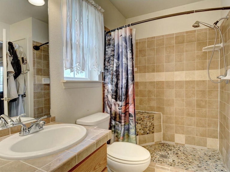 Photo 18 of 37 - 589 Pine Tree Loop, Bastrop, TX 78602