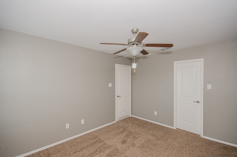 Photo 23 of 30 - 951 Crockett Dr, Lavon, TX 75166
