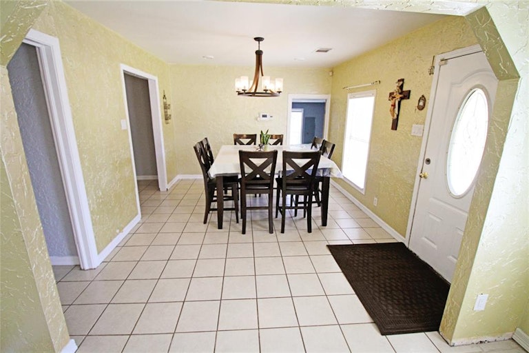 Photo 7 of 39 - 6539 Greenspan Ave, Dallas, TX 75232