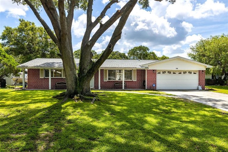 Photo 2 of 33 - 923 Phyllis Ave, Largo, FL 33771