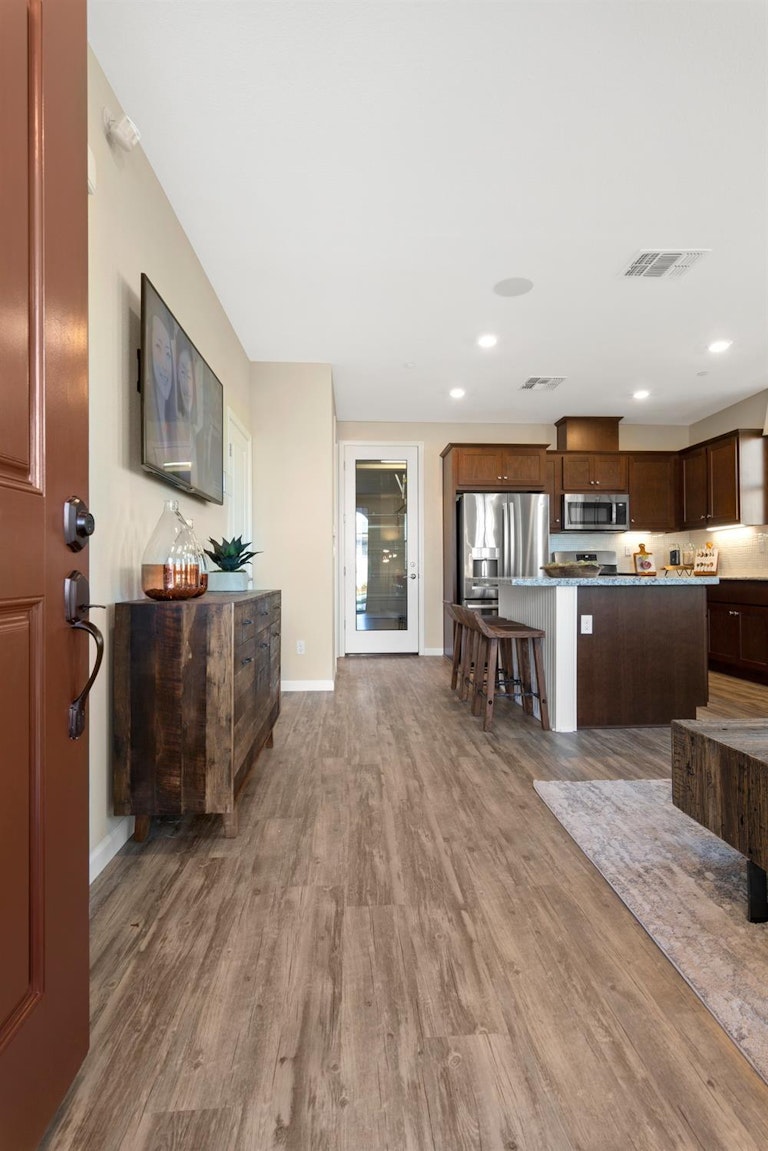 Photo 4 of 33 - 2943 Toulouse Walk, Sacramento, CA 95834