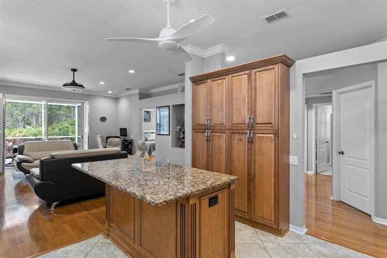 Photo 10 of 44 - 9313 Hunters Park Way, Tampa, FL 33647