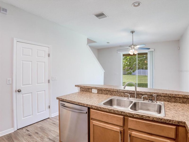 Photo 13 of 30 - 8818 Red Beechwood Ct, Riverview, FL 33578
