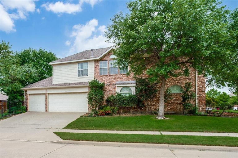 Photo 3 of 38 - 5803 Lone Rock Rd, Frisco, TX 75036