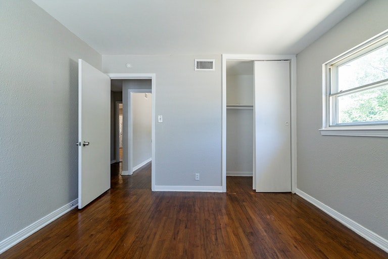 Photo 19 of 25 - 11740 Fernald Ave, Dallas, TX 75218