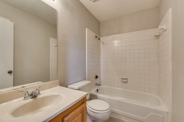 Photo 22 of 28 - 3917 Lois Cir, Rowlett, TX 75088