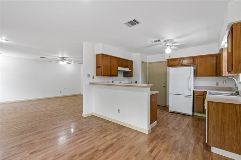 Photo 10 of 30 - 8801 Piney Creek Bnd, Austin, TX 78745