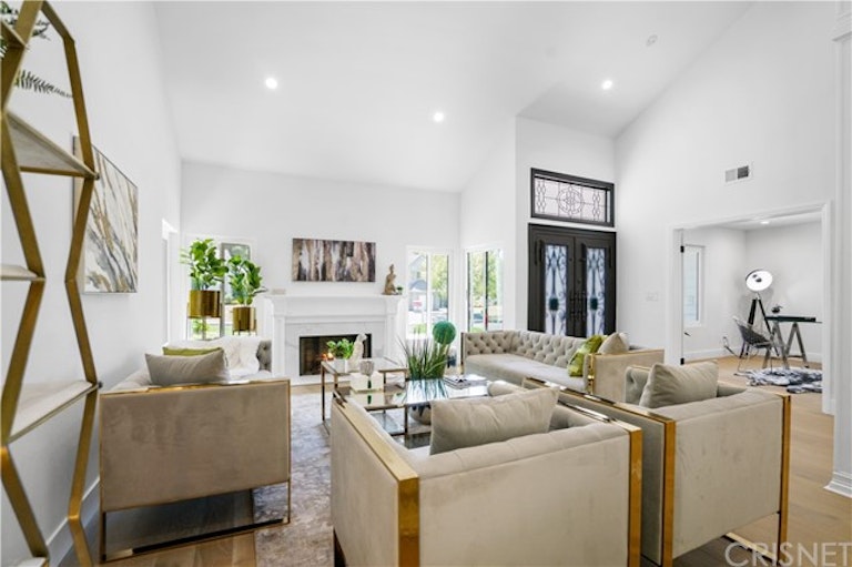Photo 9 of 43 - 11905 Andasol Ave, Granada Hills, CA 91344