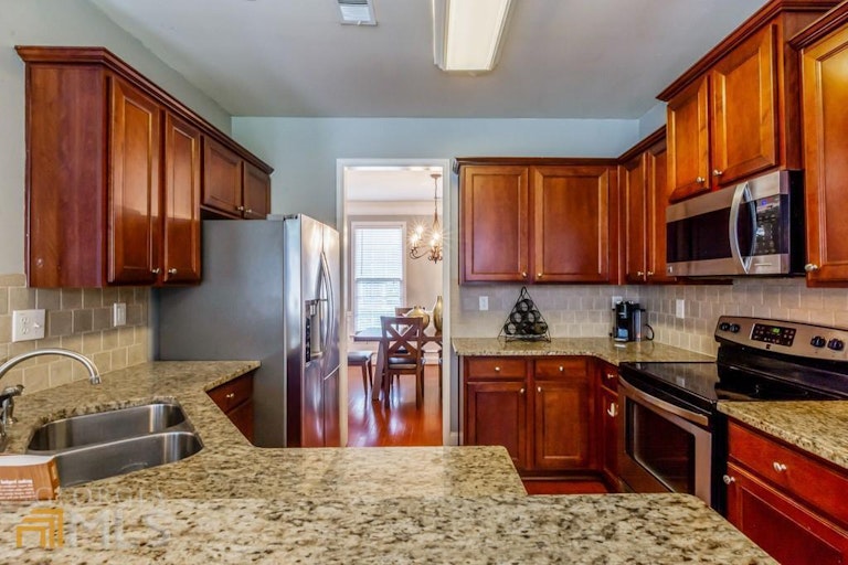 Photo 9 of 36 - 654 Maple Grove Way, Marietta, GA 30066