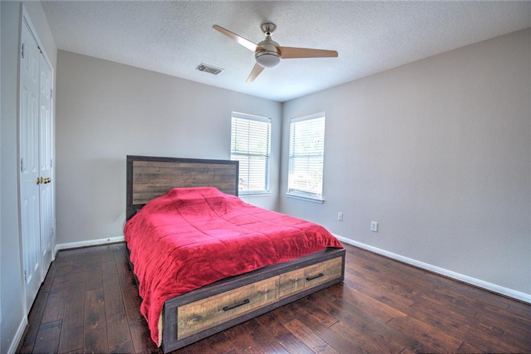 Photo 23 of 30 - 8438 E Copper Lakes Dr, Houston, TX 77095