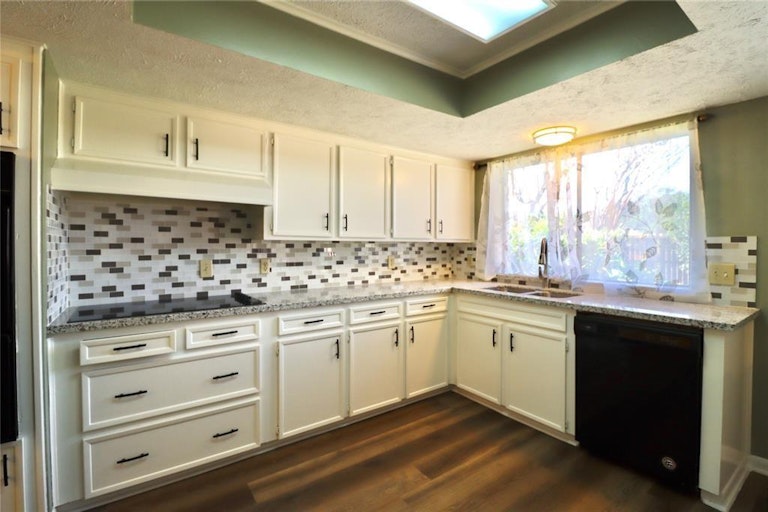 Photo 11 of 26 - 2726 Mesquite Dr, Sugar Land, TX 77479