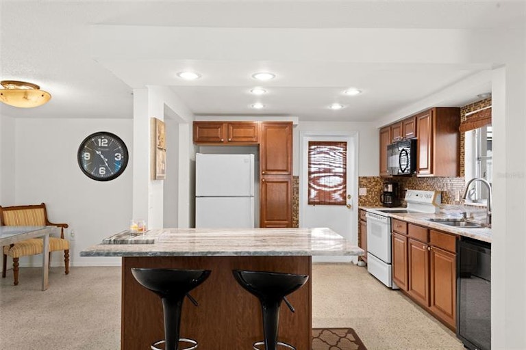 Photo 8 of 41 - 2331 Terry Ln, Sarasota, FL 34231