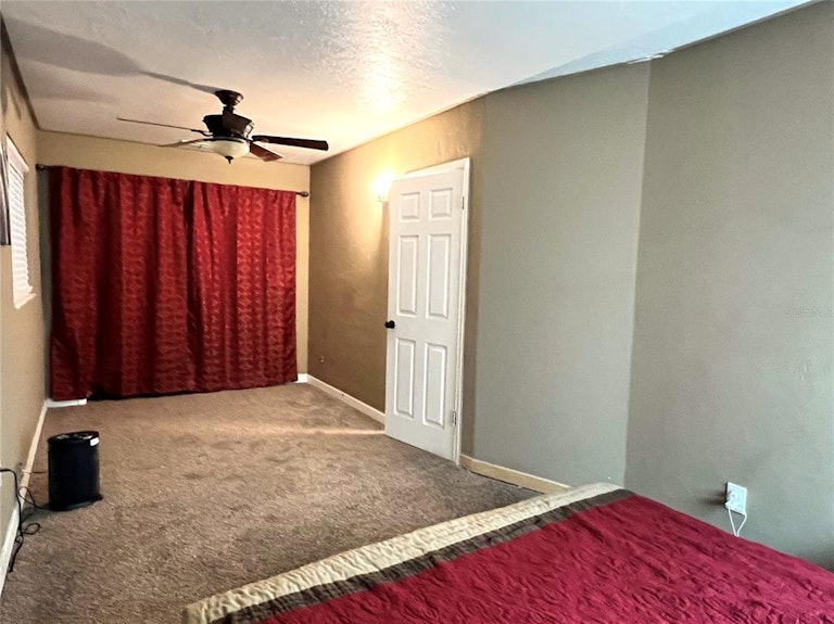 Photo 16 of 25 - 7501 17th Ln N, Saint Petersburg, FL 33702