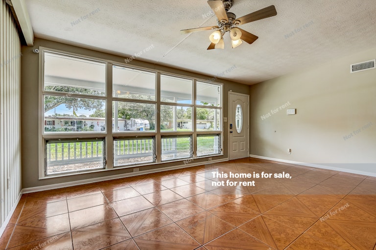 Photo 16 of 30 - 8615 Bengalin Ave, Jacksonville, FL 32211