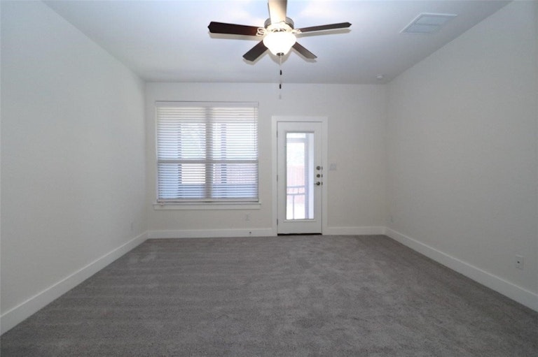 Photo 12 of 24 - 636 Parkline Dr #18B, Georgetown, TX 78626