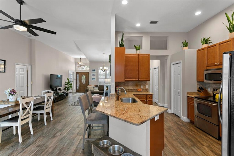 Photo 27 of 68 - 19139 Cherry Rose Cir, Lutz, FL 33558
