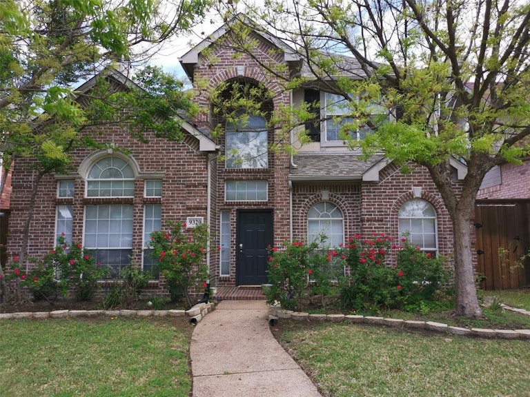 Photo 1 of 36 - 9320 Cedardale Dr, Plano, TX 75025