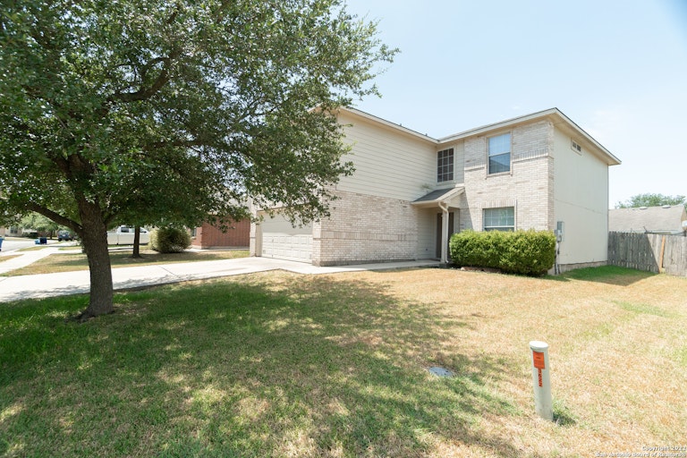 Photo 3 of 21 - 3622 Archer Blvd, New Braunfels, TX 78132
