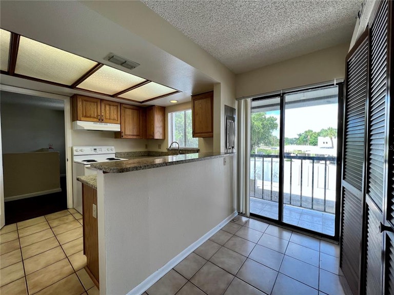 Photo 25 of 55 - 1823 Village Ct #1823, Mulberry, FL 33860