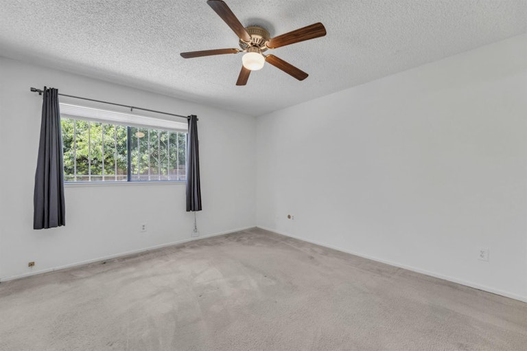 Photo 31 of 48 - 10 Glenville Cir, Sacramento, CA 95826