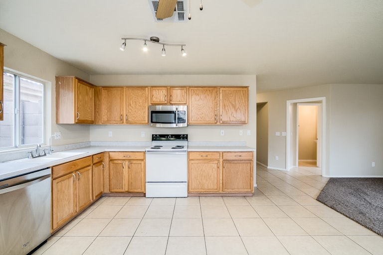 Photo 2 of 29 - 20244 N 30th Pl, Phoenix, AZ 85050