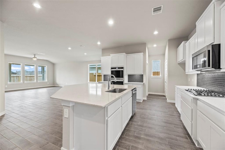 Photo 15 of 47 - 28643 Halle Ray Dr, Katy, TX 77494