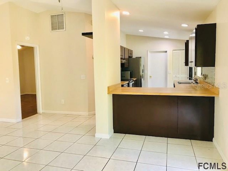 Photo 6 of 26 - 43 Bayside Dr, Palm Coast, FL 32137