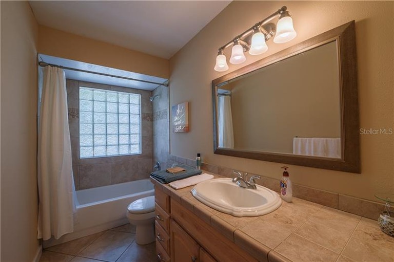 Photo 15 of 24 - 1266 Juliana Pl, Orlando, FL 32807