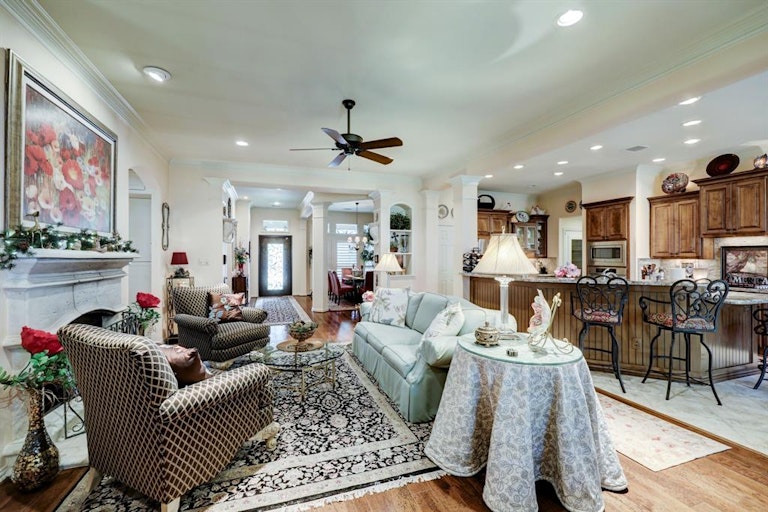 Photo 7 of 36 - 1518 Pine Chase Dr, Houston, TX 77055