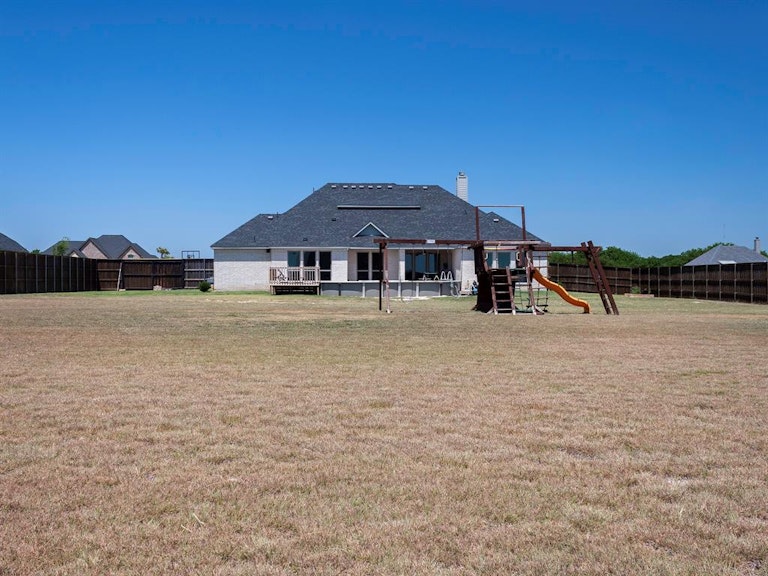 Photo 9 of 24 - 2580 Christine Ln, Midlothian, TX 76065