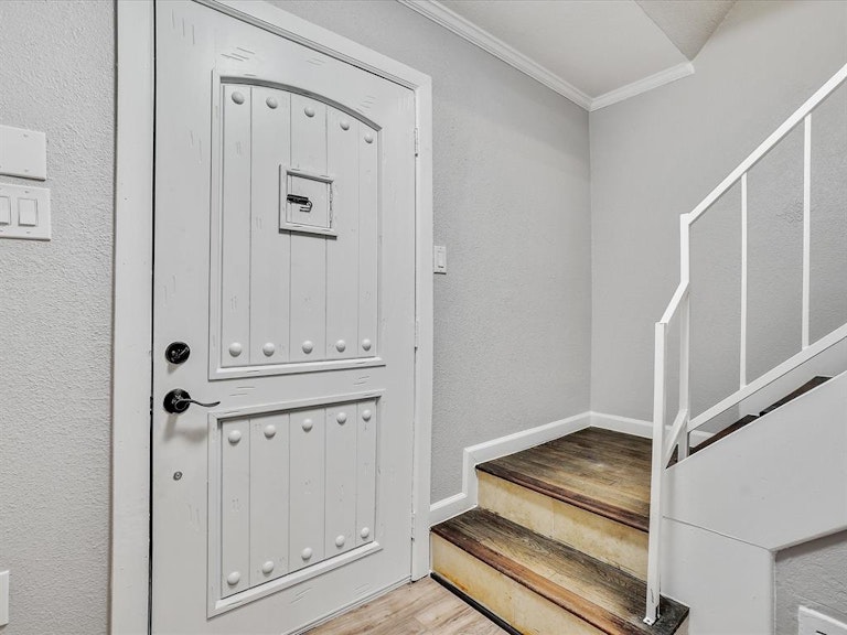 Photo 4 of 38 - 3910 Spring Meadow Ln, Flower Mound, TX 75028