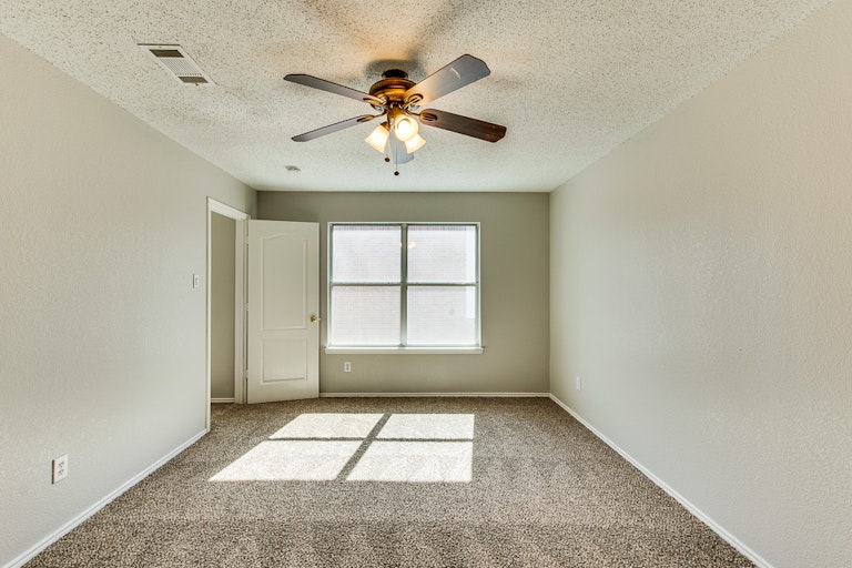 Photo 29 of 35 - 1011 Hanover Dr, Forney, TX 75126