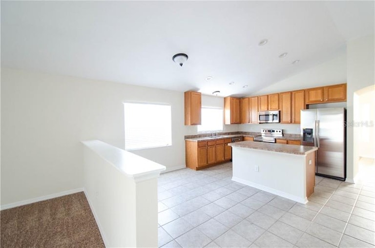 Photo 12 of 25 - 812 Barclay Wood Dr, Ruskin, FL 33570