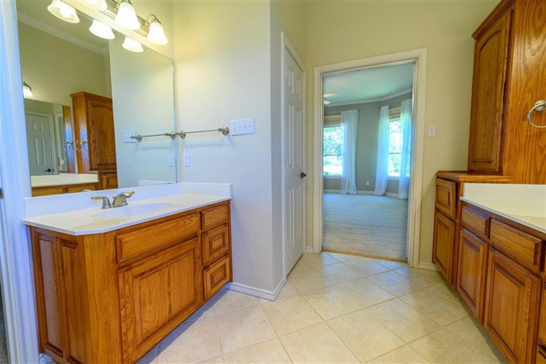 Photo 20 of 40 - 575 Chandler Dr, Aledo, TX 76008