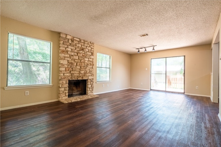 Photo 5 of 32 - 9000 Mountain Ridge Dr, Austin, TX 78759