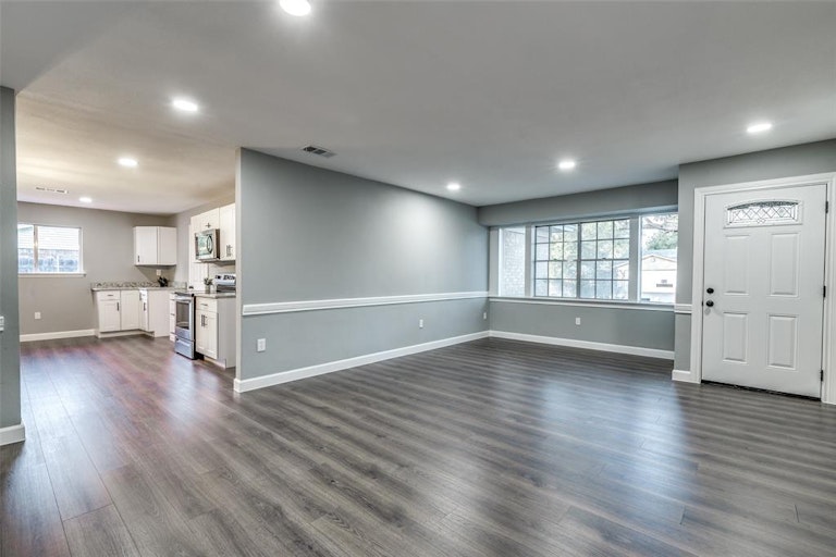 Photo 6 of 25 - 1910 Lachelle Ln, Arlington, TX 76010